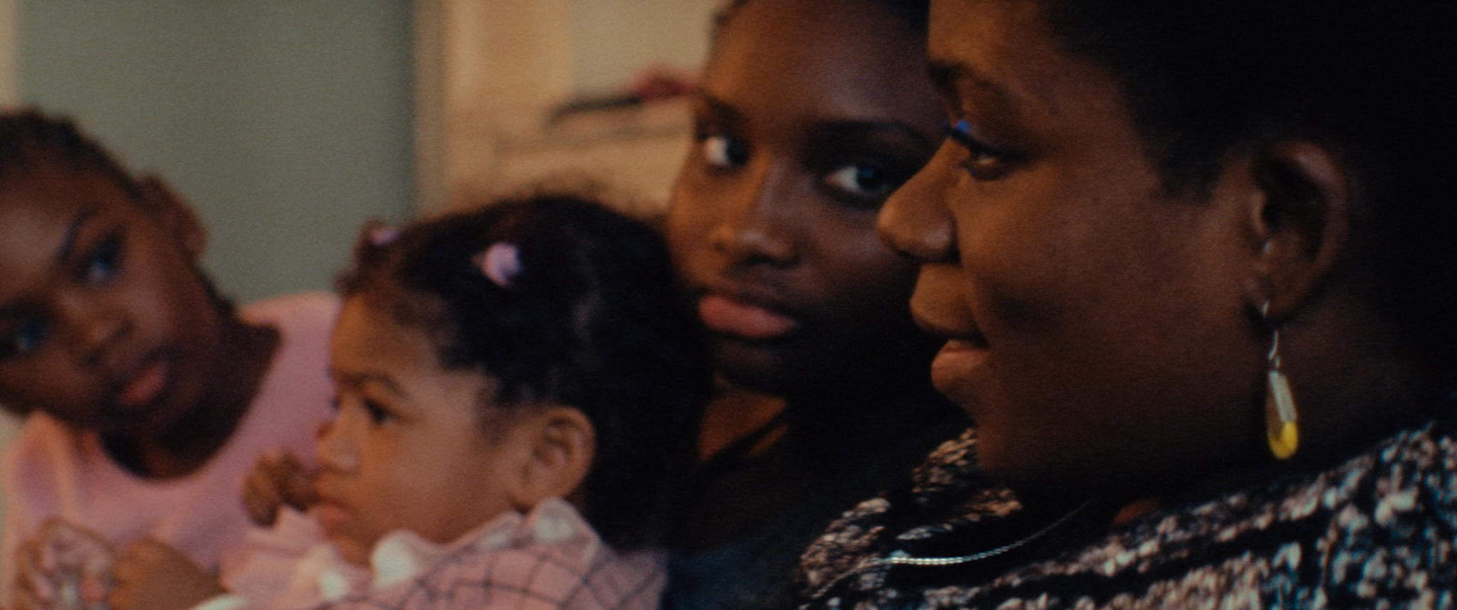 Deux Soeurs Qui Ne Sont Pas Soeurs: Beatrice Gibson